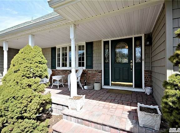 2nd image of 19 Canterbury Ln