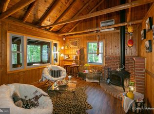 203 Honeysuckle Ln, Harpers Ferry, WV 25425