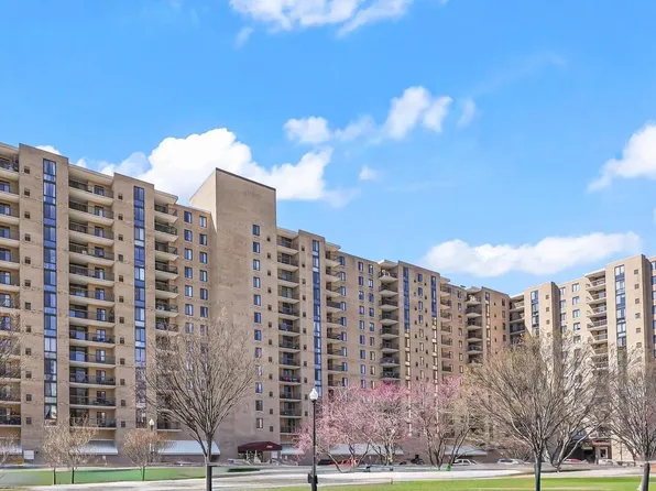 4500 S Four Mile Run Dr APT 413, Arlington, VA 22204