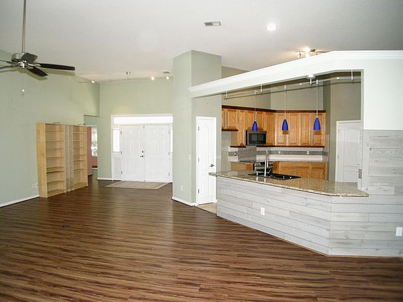 4th image of 5405 Crosland Ct E