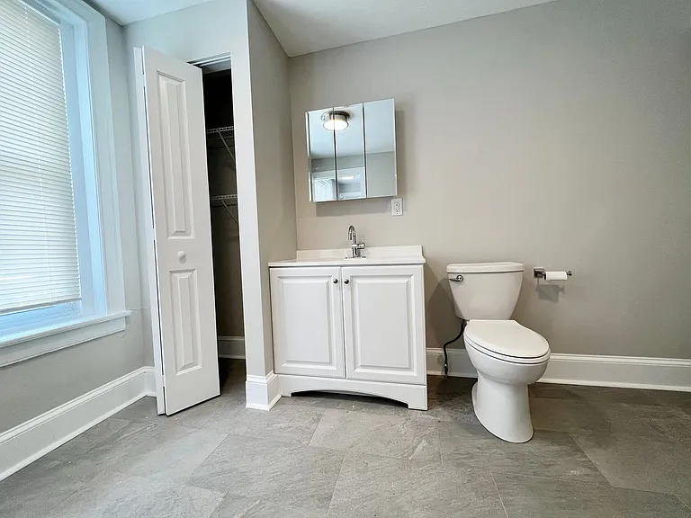 130 E Chestnut St — Photo 21