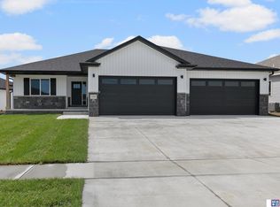 719 Regiment Rd, Lincoln, NE 68527