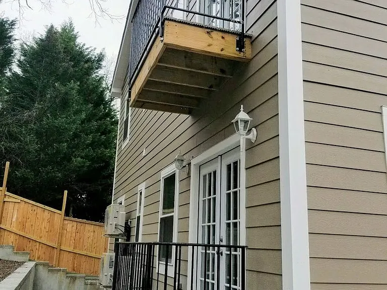 4569 Macarthur Blvd NW — Photo 10