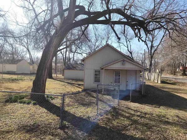1701 SE Lott St, Topeka, KS 66605