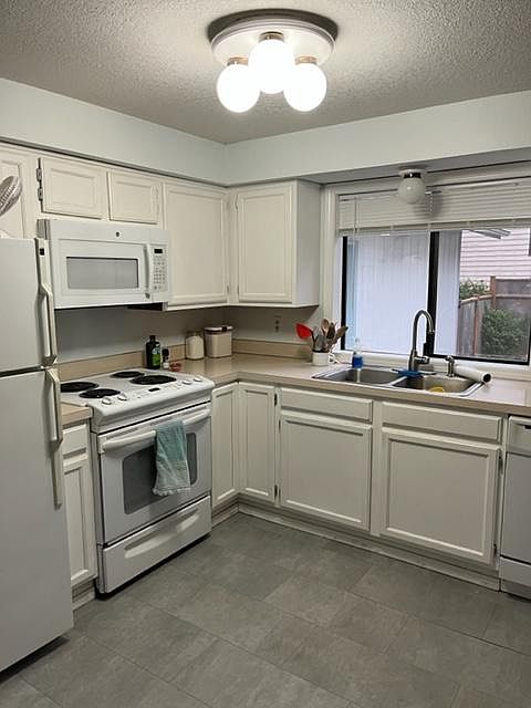 2nd image of 1688 Fifer Heights Rd