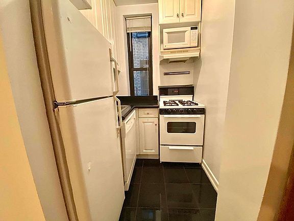 3rd image of 146 W 79th St #2B1