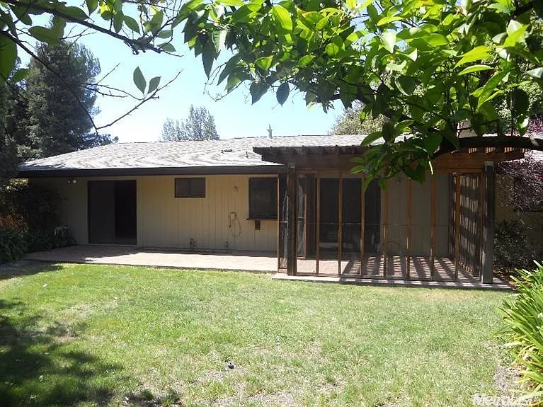 1514 Sycamore Ln photo 1