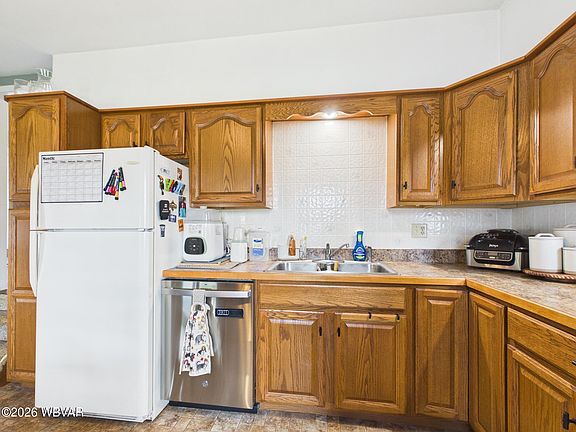 4th image of 1928 Sweeley Ave