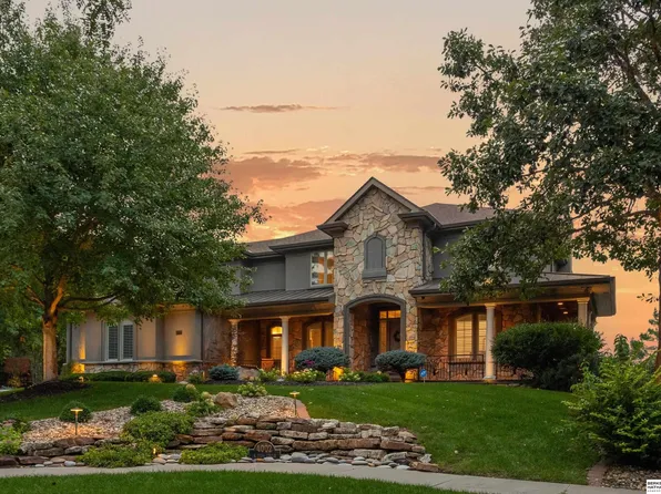 4002 S 173rd Cir, Omaha, NE 68130
