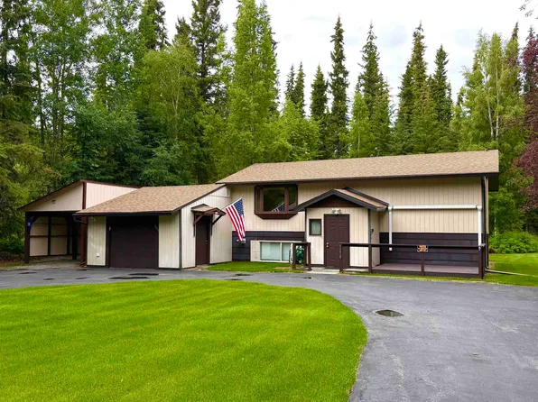 1170 Lake Dr, North Pole, AK 99705