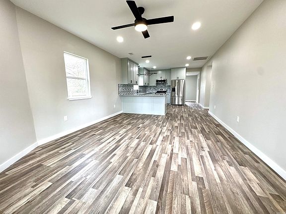 3rd image of 302 W Commerce St