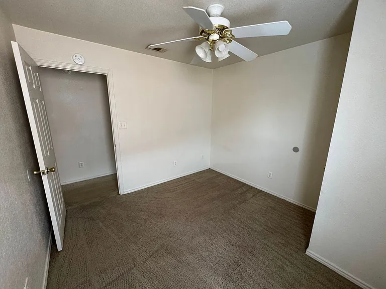 5005 John David Dr — Photo 11