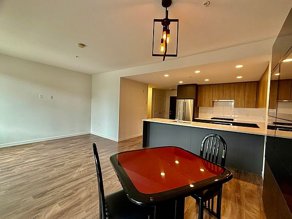 4th image of 621 Regan Ave #312