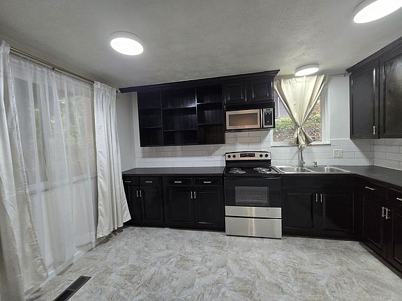 2nd image of 1821 Cromwell Dr APT B