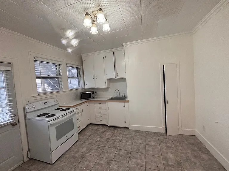 84 South St #1R — Photo 7