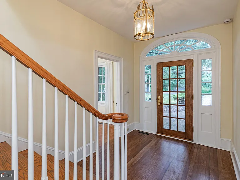 254 Jefferson Rd — Photo 3