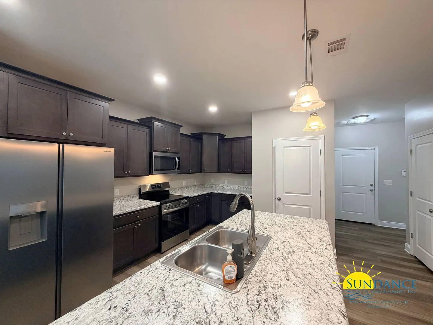 Gorgeous 4 Bedroom Home in Shiloh Place — Photo 4
