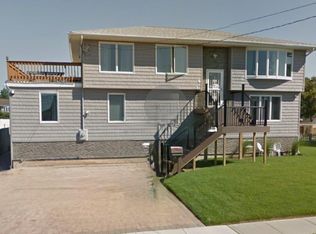 36 W Saltaire Rd, Lindenhurst, NY 11757