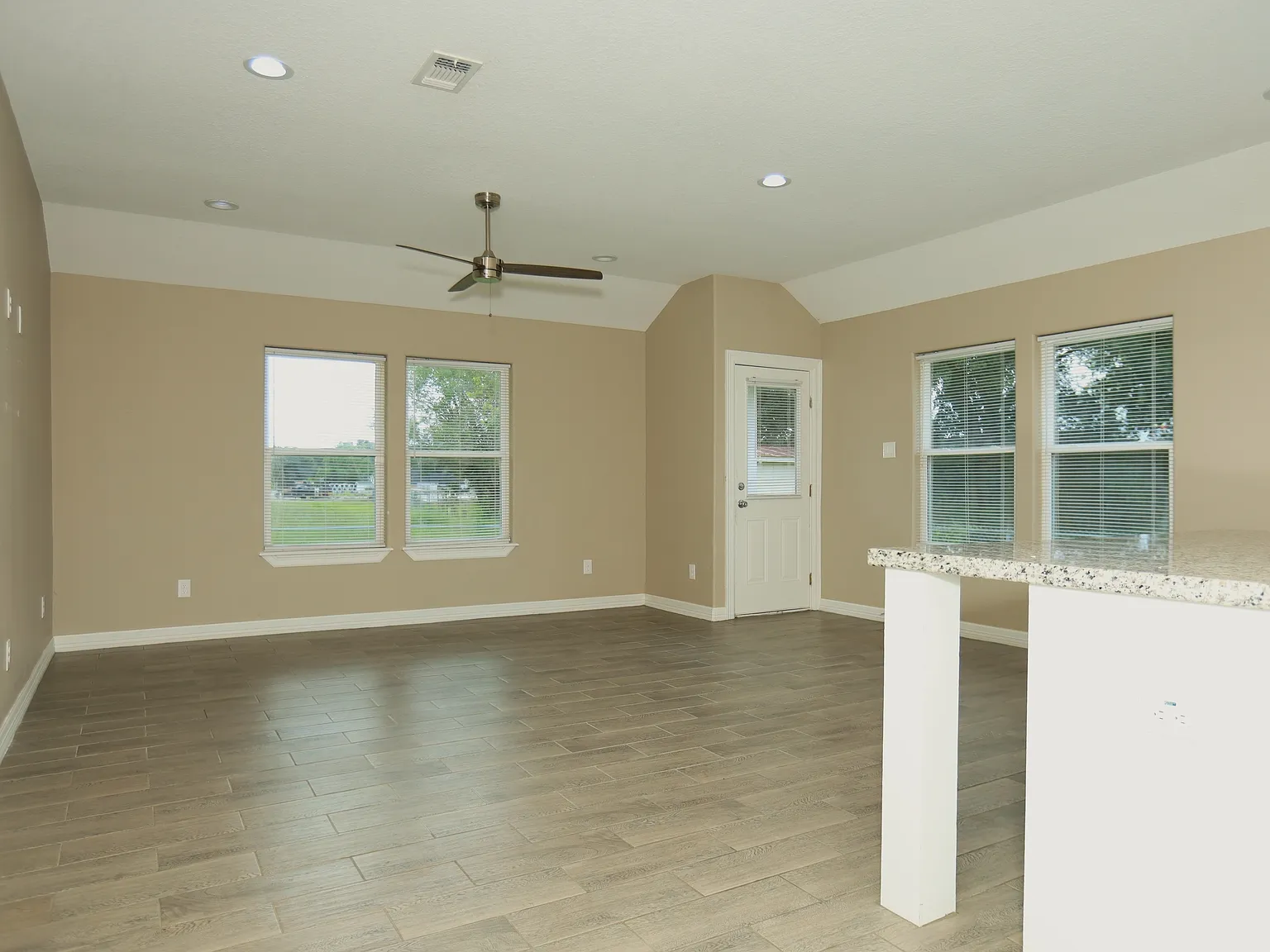 1012 Oak St — Photo 3