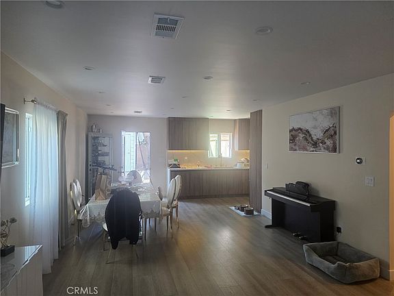 2nd image of 14939 Archwood St