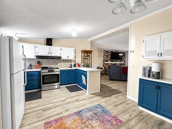5th image of 90 Menlo Park Dr