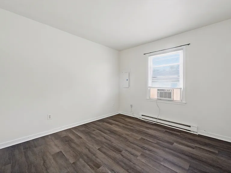 1605-1607 Monteiro Ave #1605 — Photo 9
