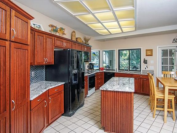 4th image of 2422 Oak Landing Dr