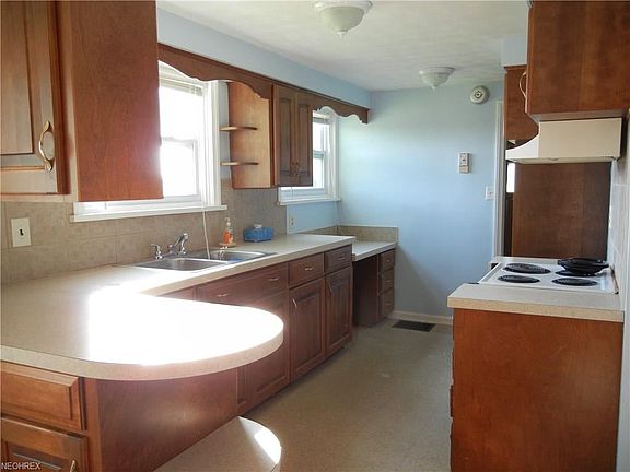 4th image of 3106 Waynesburg Dr SE