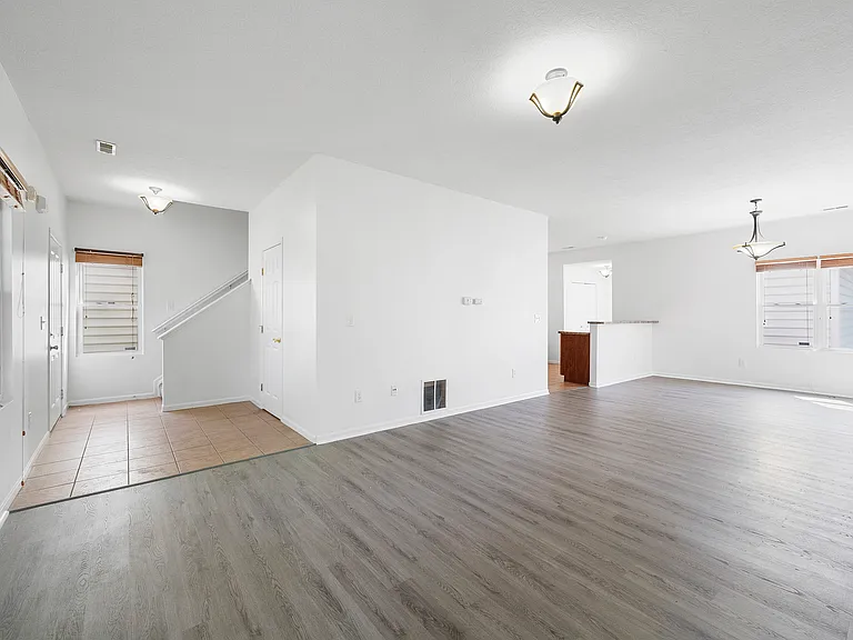 4035 Redroyal Ave — Photo 8