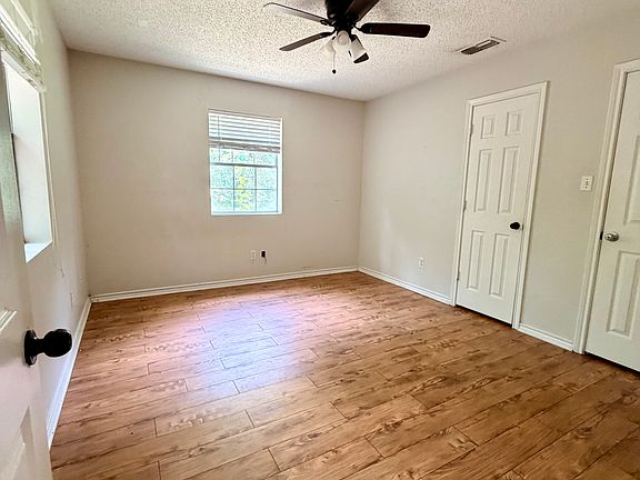 3rd image of 10395 W Lakeshore Dr