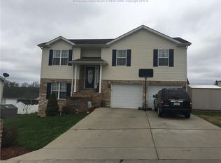 627 Sapphire Dr, Hurricane, WV 25526