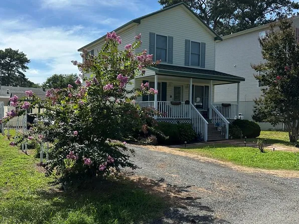 5138 Serenity Ln, Chincoteague Island, VA 23336