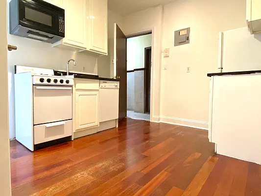 Rented by Corcoran | media 21