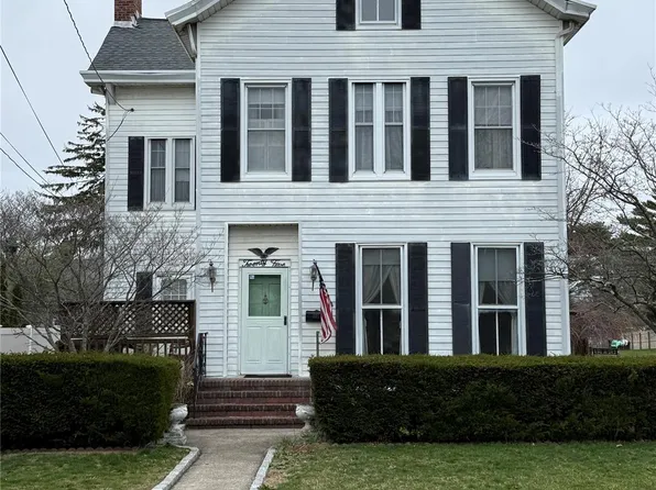 25 Shore Lane, Bay Shore, NY 11706