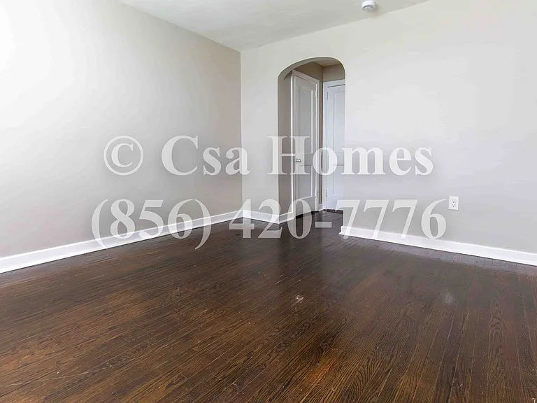 1562 Bradley Ave — Photo 6