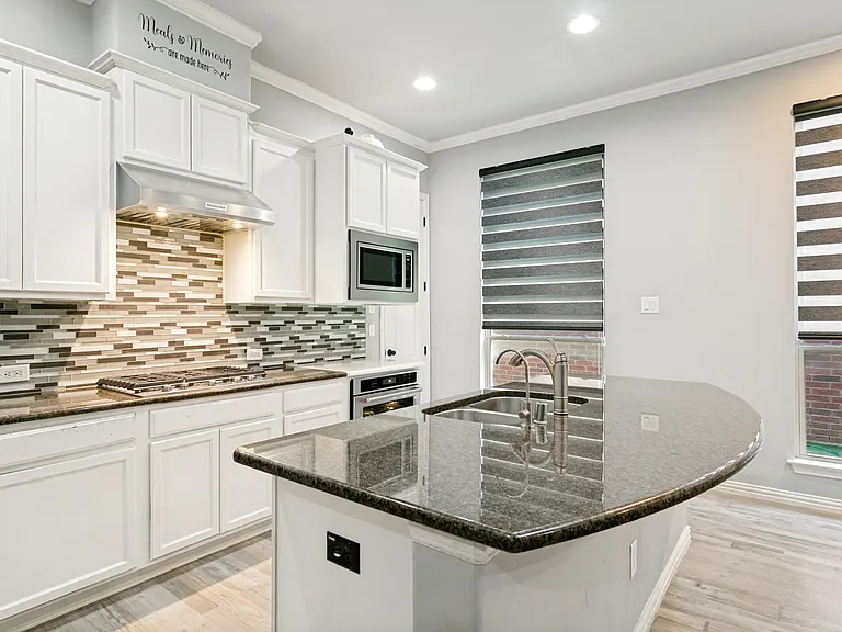 2450 Sunderland Ln — Photo 10