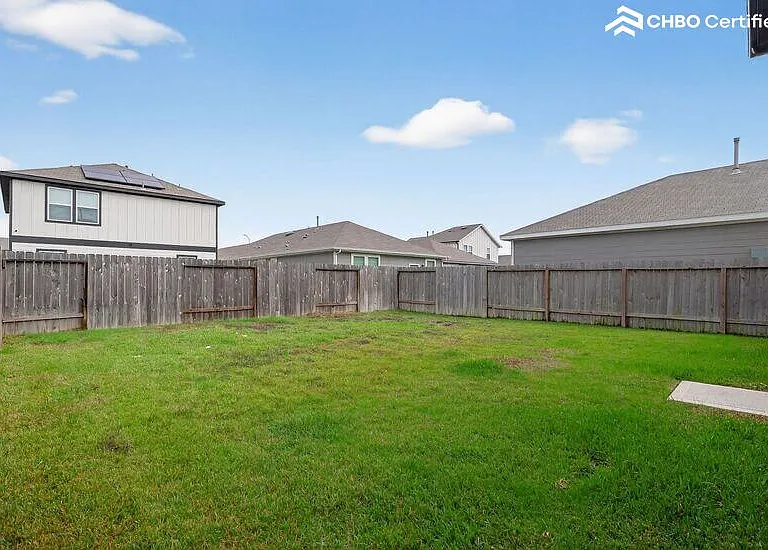 Large Fenced yard