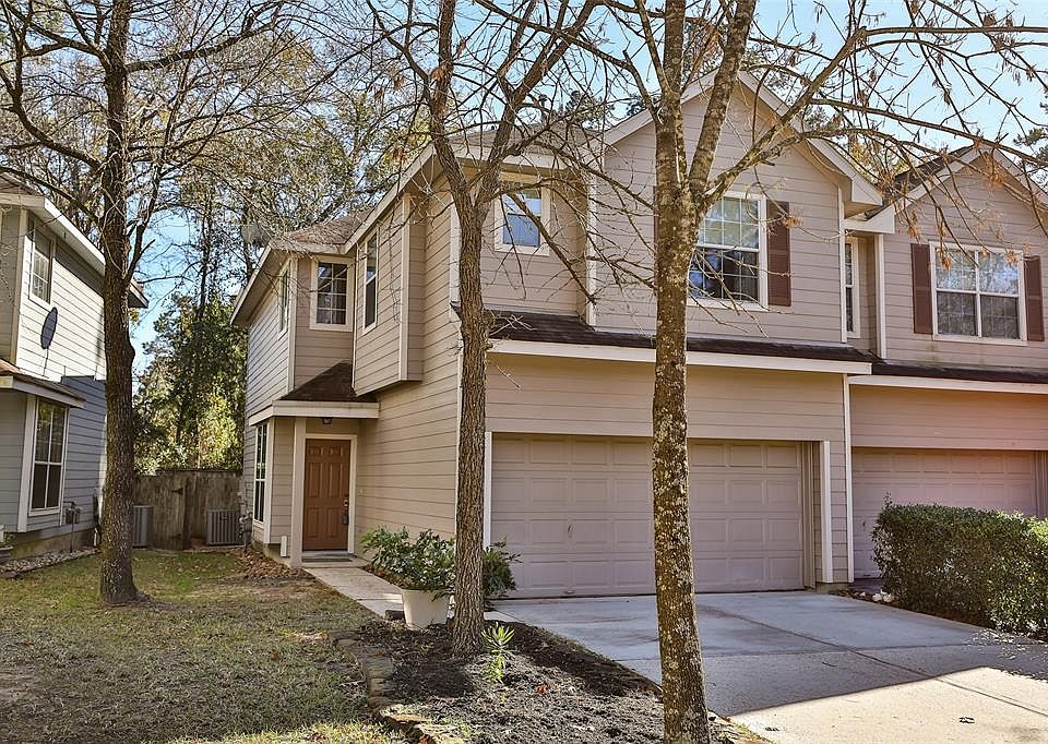 Welcome home to 201 Summerhaze is a corner unit just waiting for new owners! Seller has powerwashed the concrete areas, side of unit and had all the windows washed!