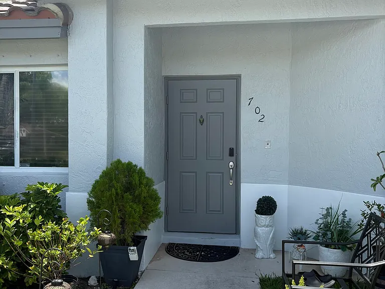 702 NW 208th Ter — Photo 3