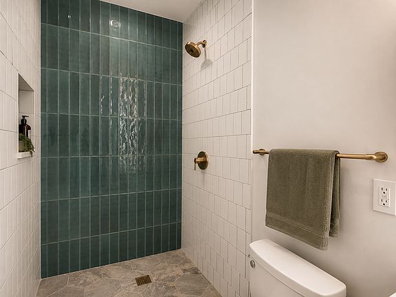 3rd image of 1582 Dekalb Ave #3F