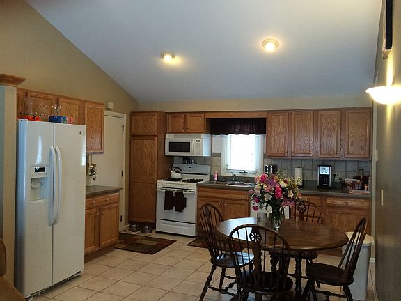 3rd image of 167 Crestwood Dr