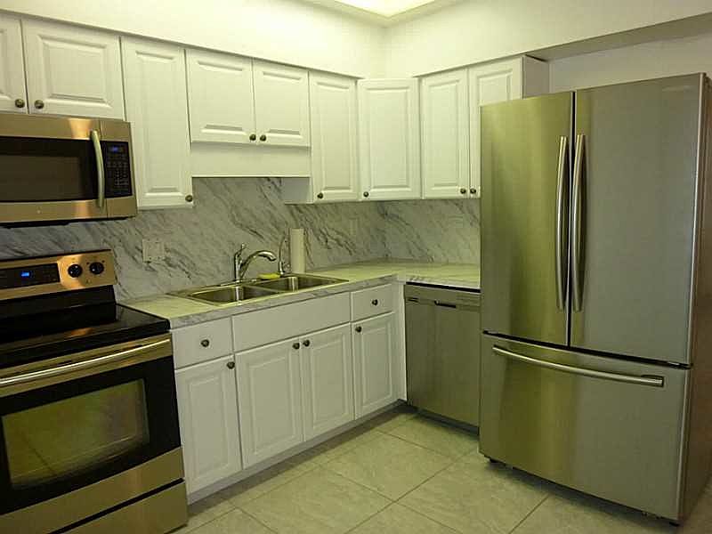 1st image of 420 NE 45th St #2