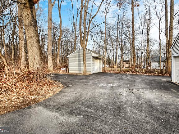 3rd image of 401 Dalton Rd