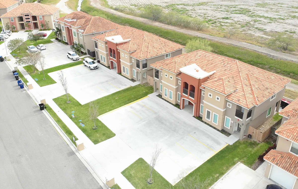 Building Photo - 1204 E Pineridge Ave #3