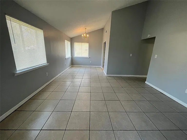 1143 Old South Dr — Photo 3