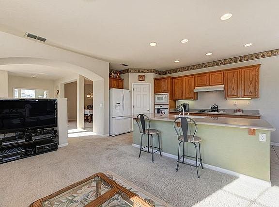 4th image of 1076 Huntly Dr