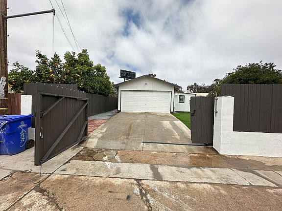 4th image of 1695 Logan Ave #2