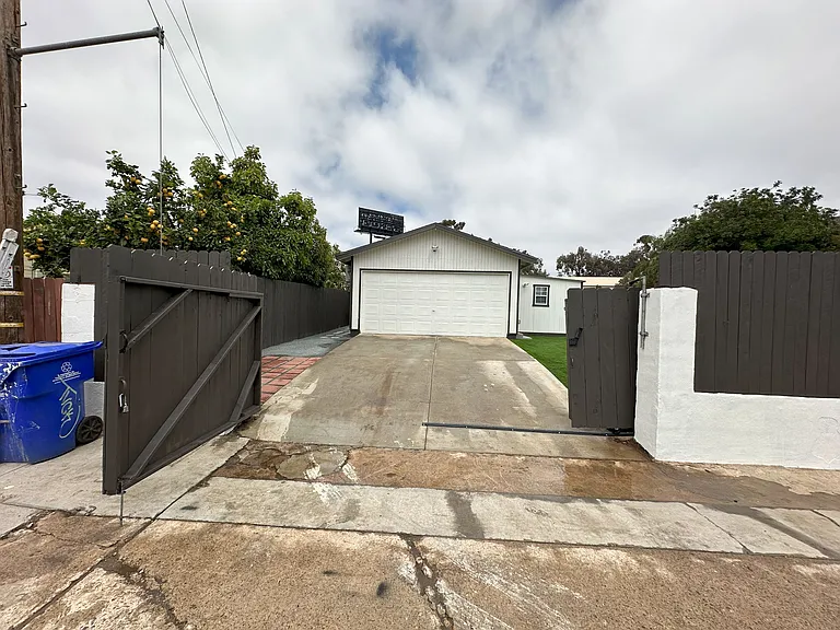 1695 Logan Ave #2 — Photo 4