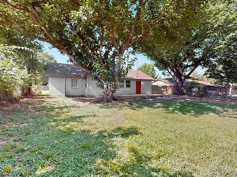 303 Westwood Dr — Photo 27