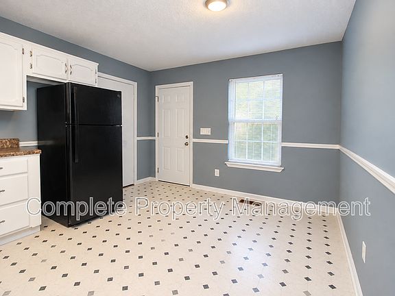 5th image of 721 14th Ave NW